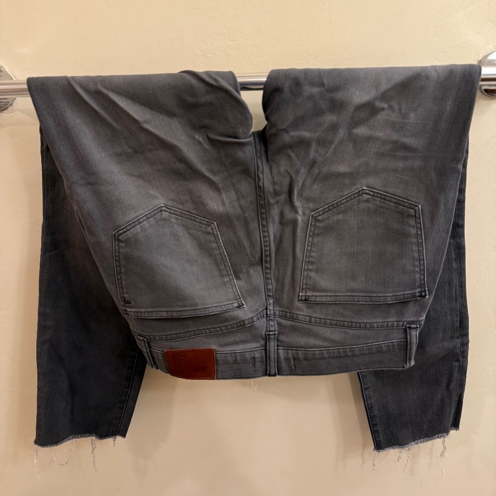Madewell gray cropped freyed jeans - skinny 28